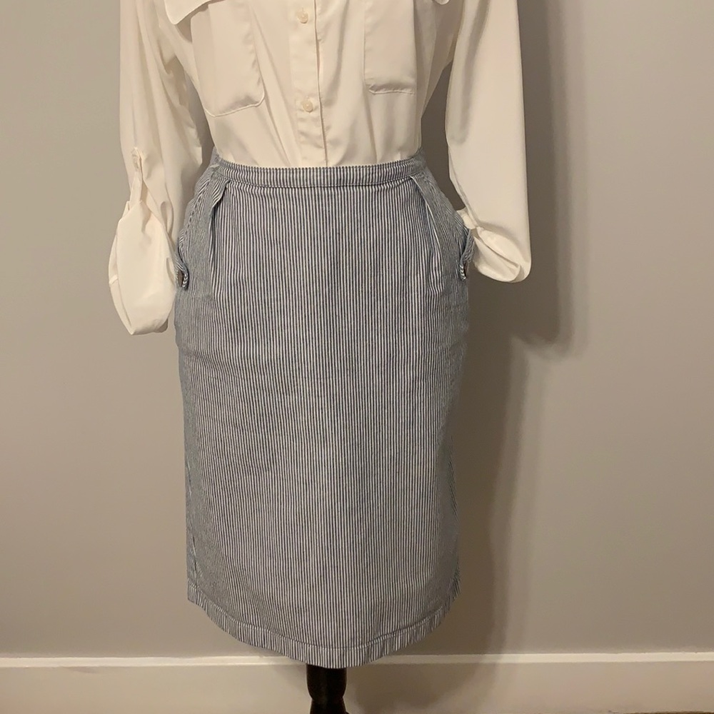 Per Una, Midi Skirt with front pleats and pockets with cute button detail.